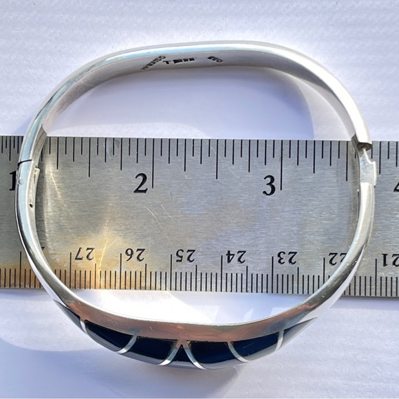 Vintage MCM Taxco Hinged Black Onyx Inlay in 950 Sterling Silver Bracelet - Picture 4 of 8